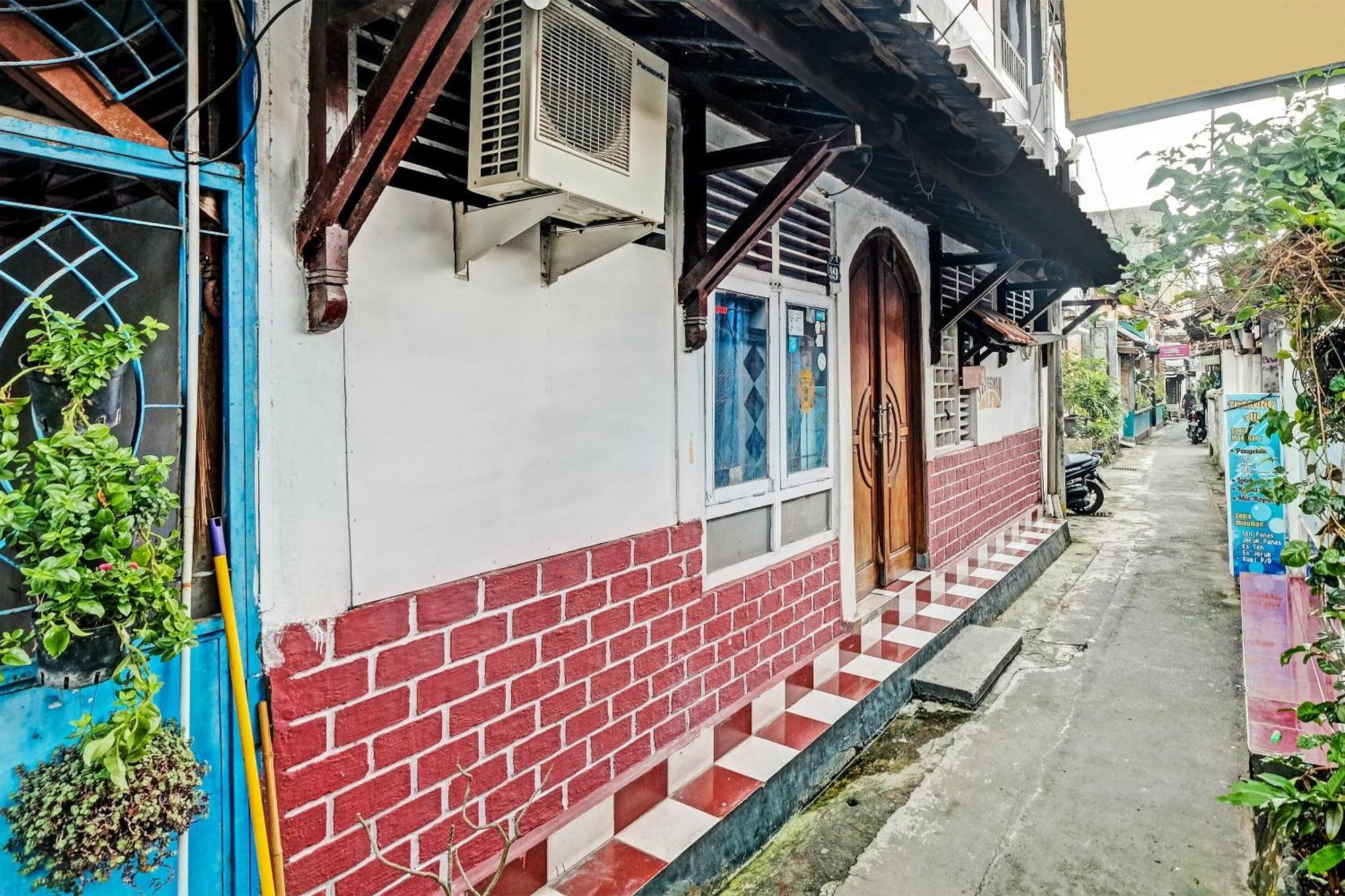 Spot On 91915 Homestay Superman 日惹 外观 照片