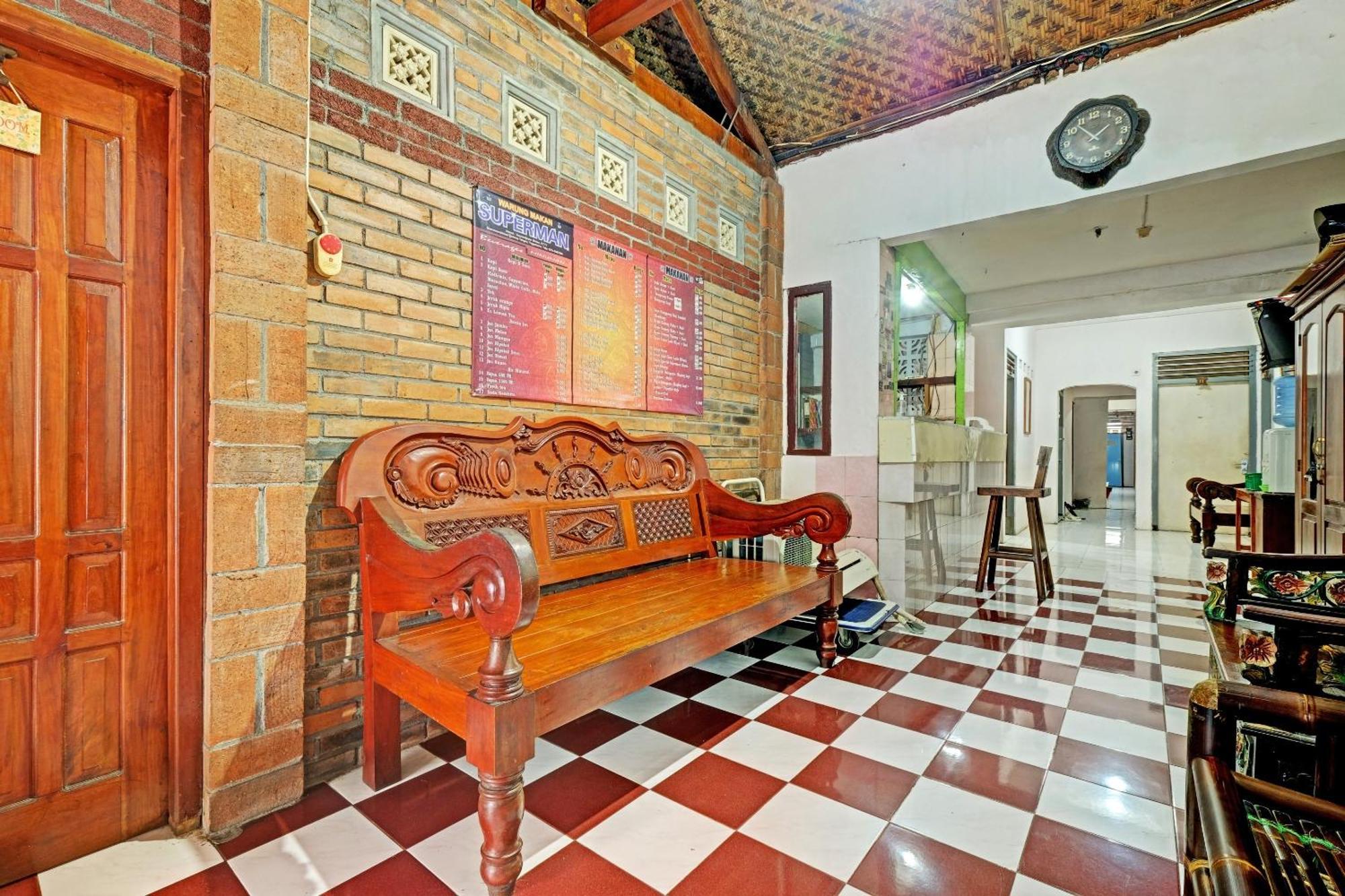 Spot On 91915 Homestay Superman 日惹 外观 照片
