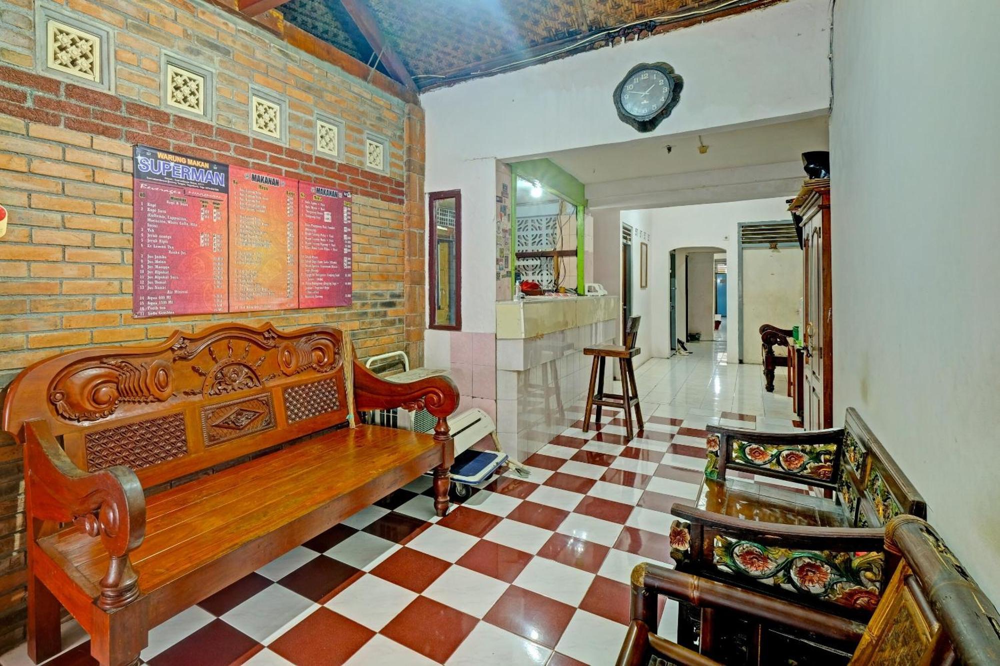 Spot On 91915 Homestay Superman 日惹 外观 照片