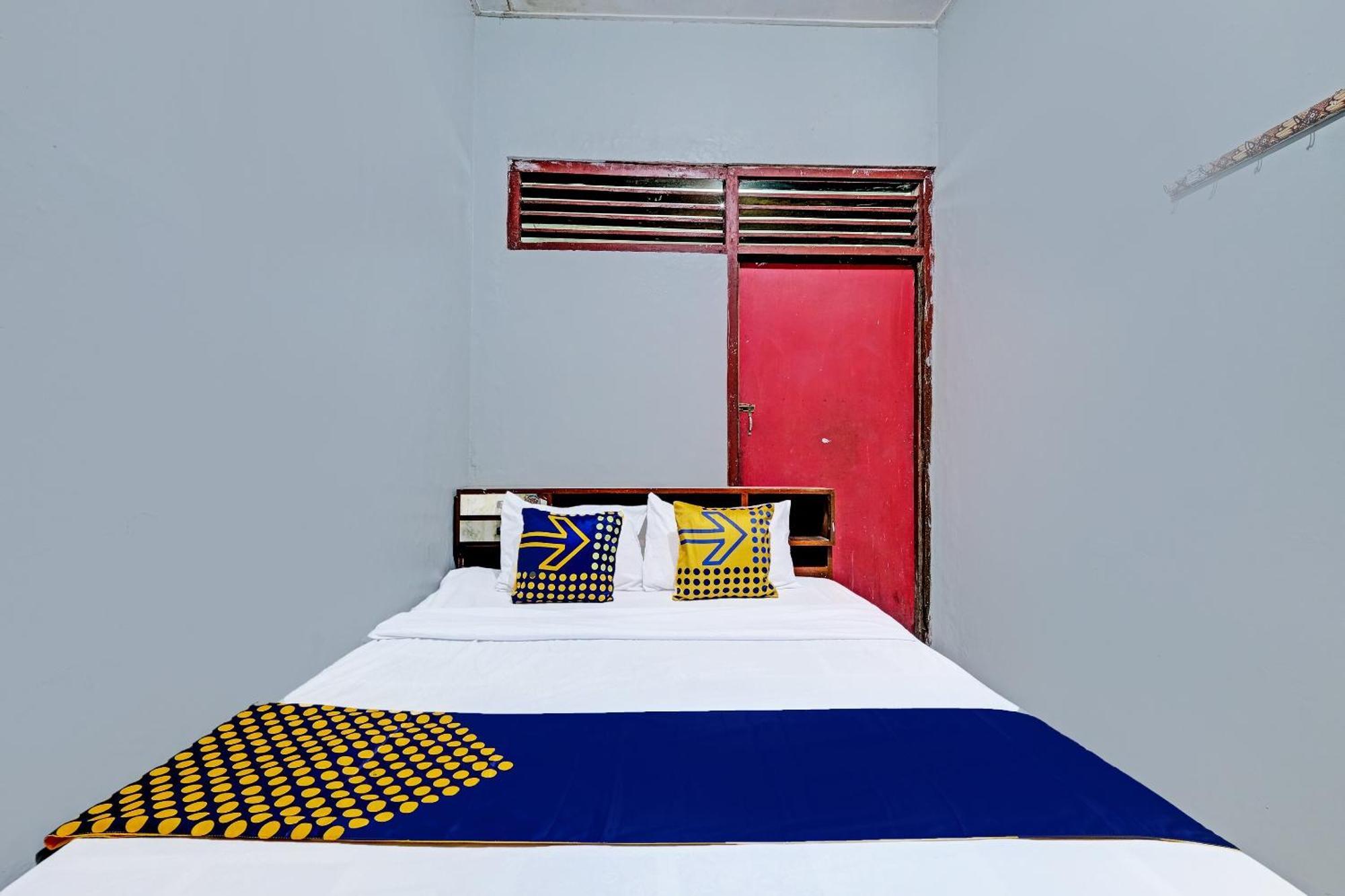 Spot On 91915 Homestay Superman 日惹 外观 照片