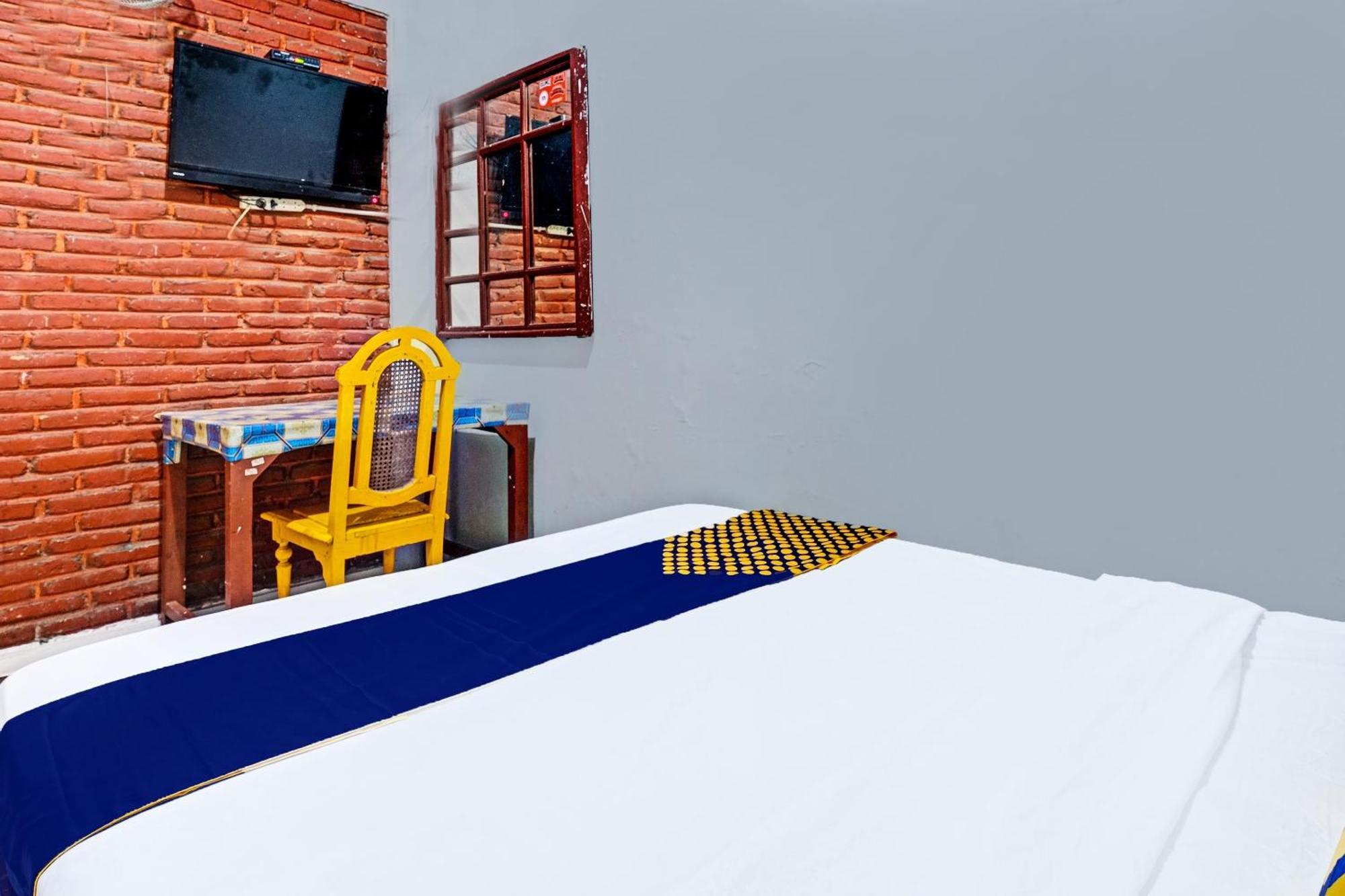 Spot On 91915 Homestay Superman 日惹 外观 照片
