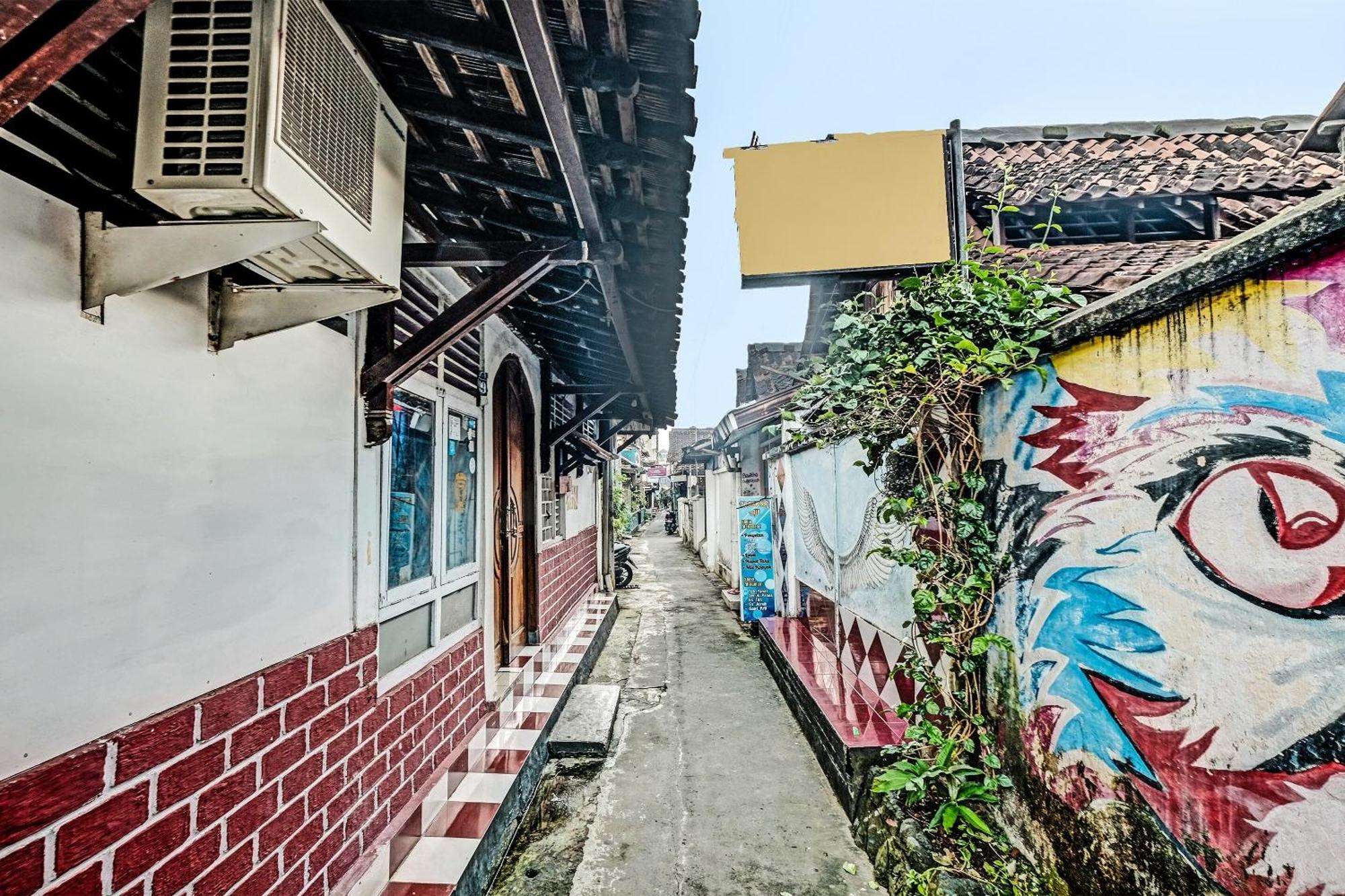 Spot On 91915 Homestay Superman 日惹 外观 照片