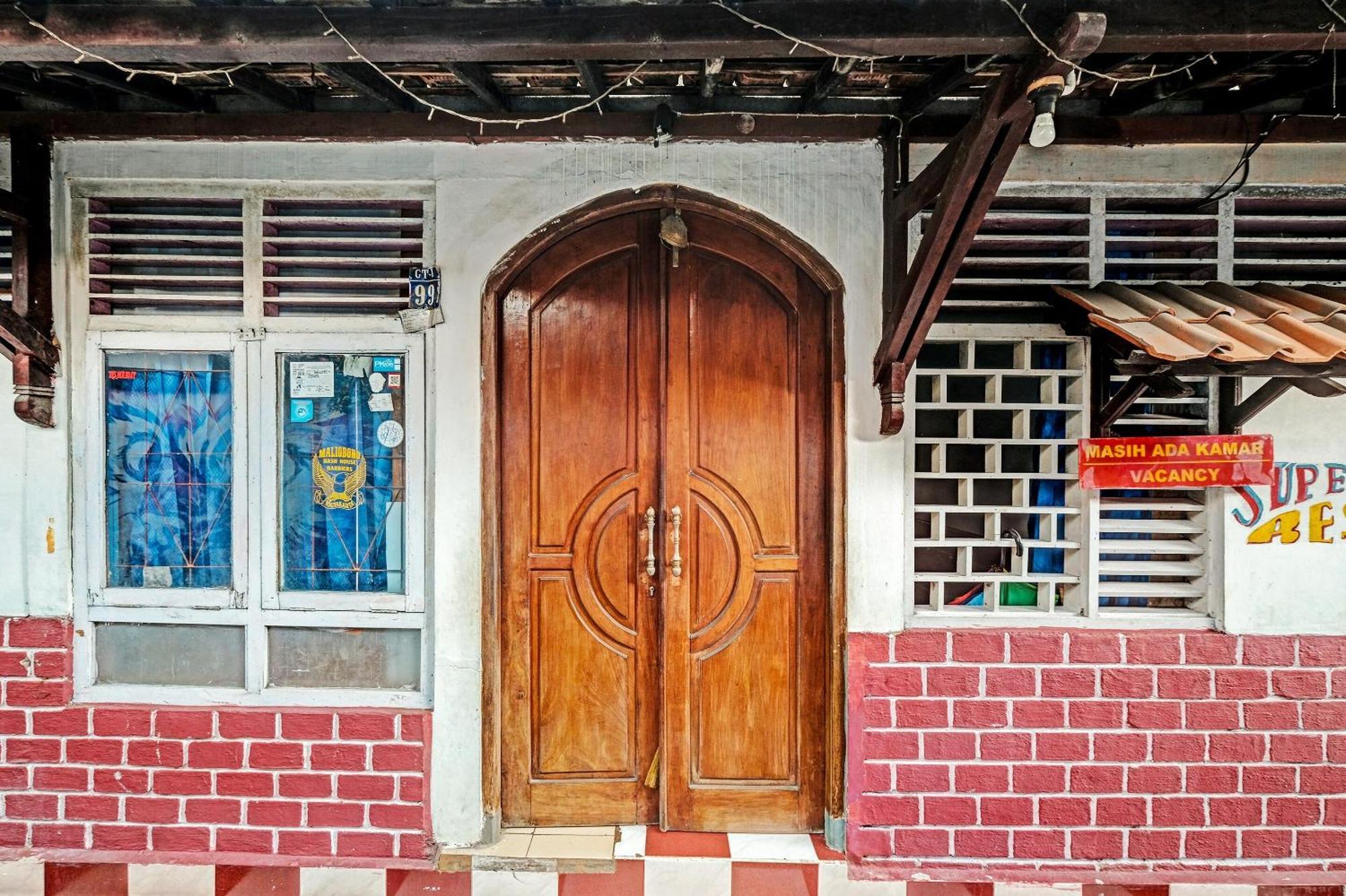 Spot On 91915 Homestay Superman 日惹 外观 照片